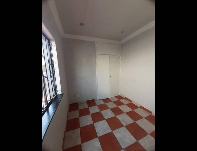 3 BEDROOM HOUSE FOR SALE IN PROTEA NORTH